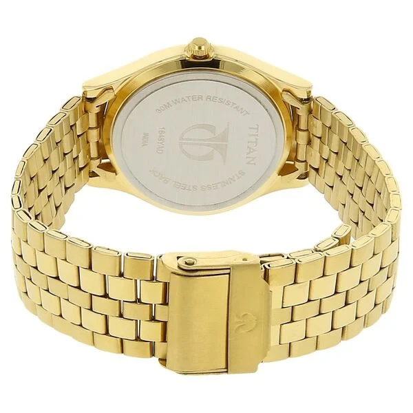 Titan Quartz Analog Champagne Dial Stainless Steel Strap Watch for Men nr1648ym02 Men's Watch